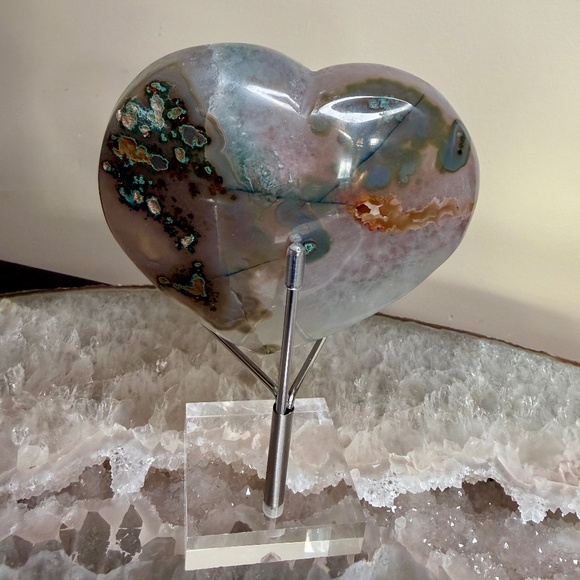 Heart-Shaped Crystal Geode Decor - Picture 6 of 7